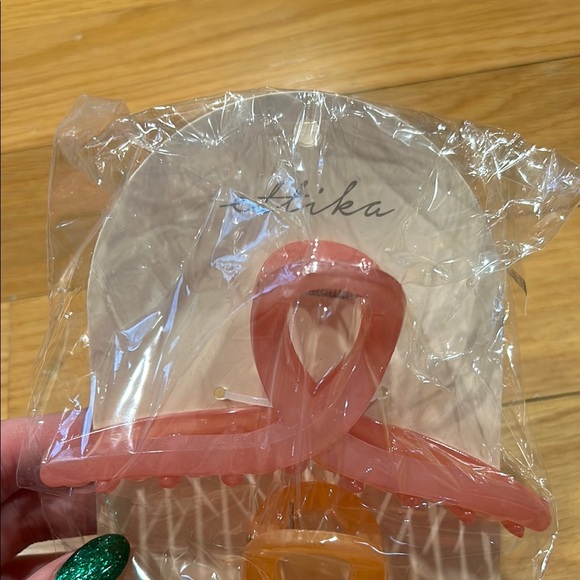 Ettika Pink and Orange Hair Clips - Picture 2 of 3